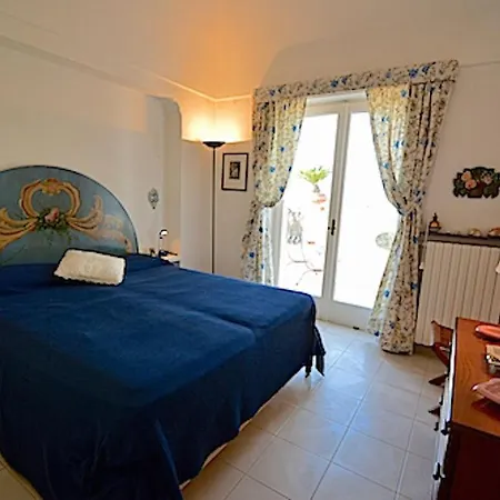 Villa With Pool&5000 Mq&private Garden In Capri *