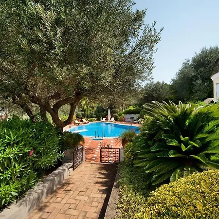 With Pool&5000 Mq&private Garden In Capri