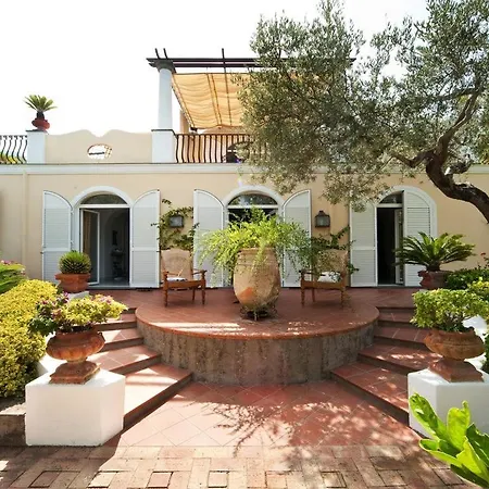 Villa With Pool&5000 Mq&private Garden In Capri