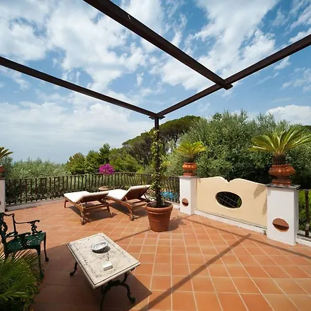 With Pool&5000 Mq&private Garden In Capri
