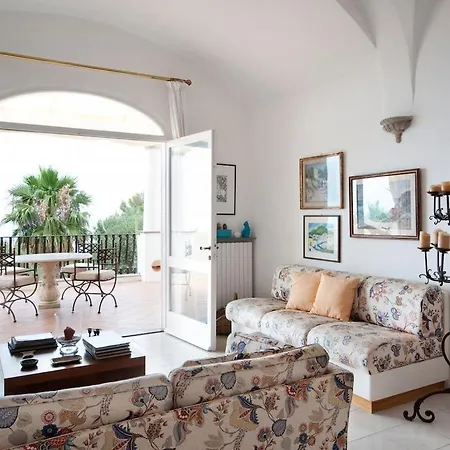With Pool&5000 Mq&private Garden In Capri Villa