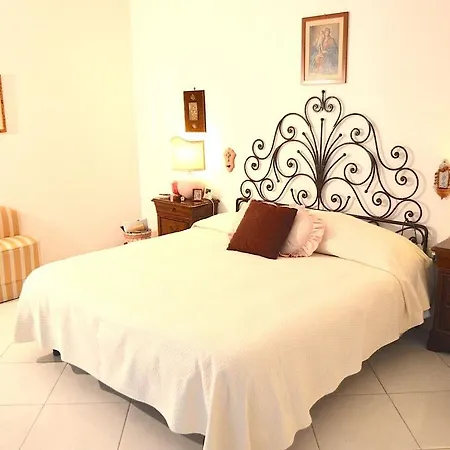 With Pool&5000 Mq&private Garden In Capri Villa